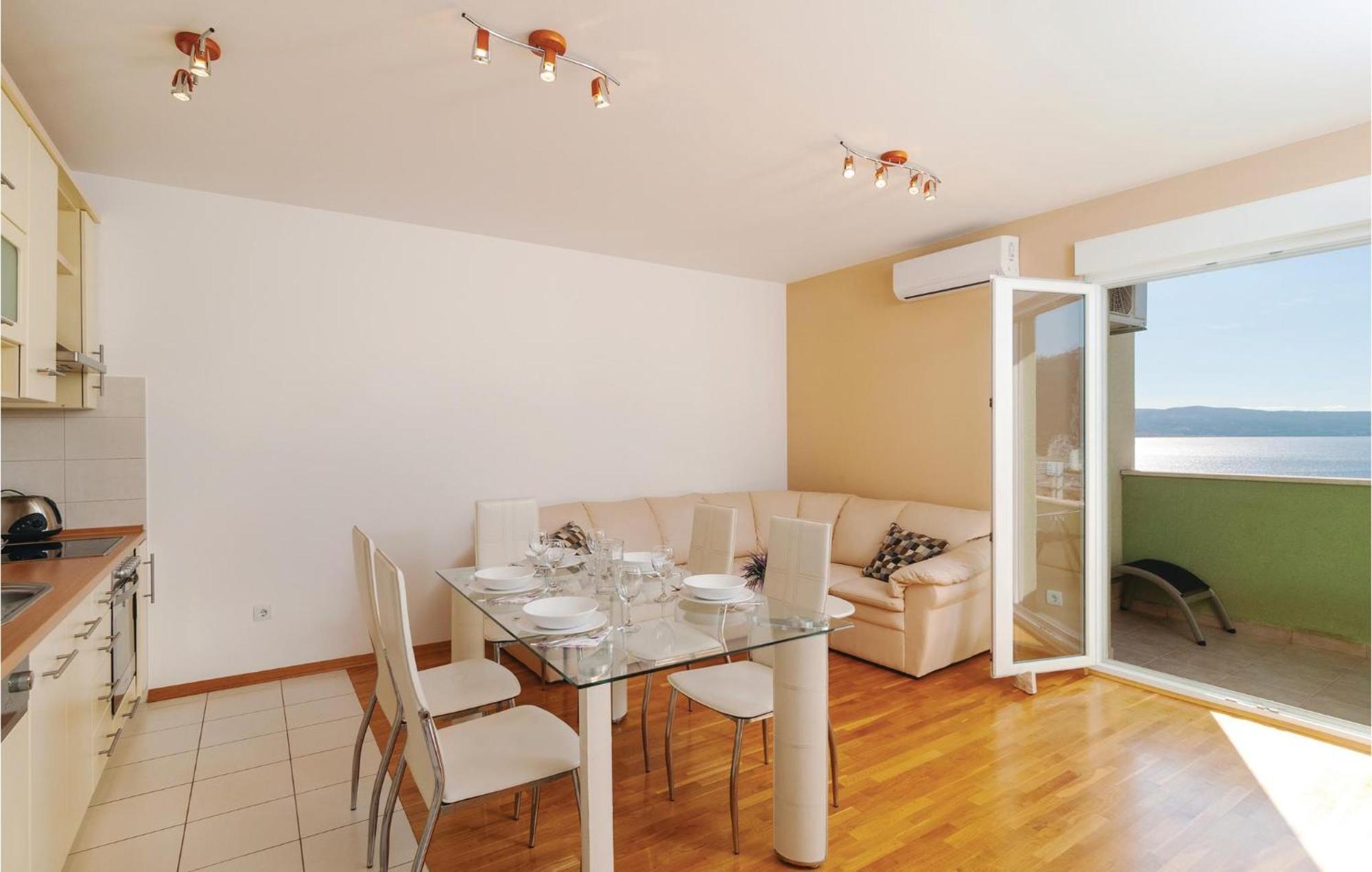 Nice Apartment In Omis With House Sea View Dış mekan fotoğraf