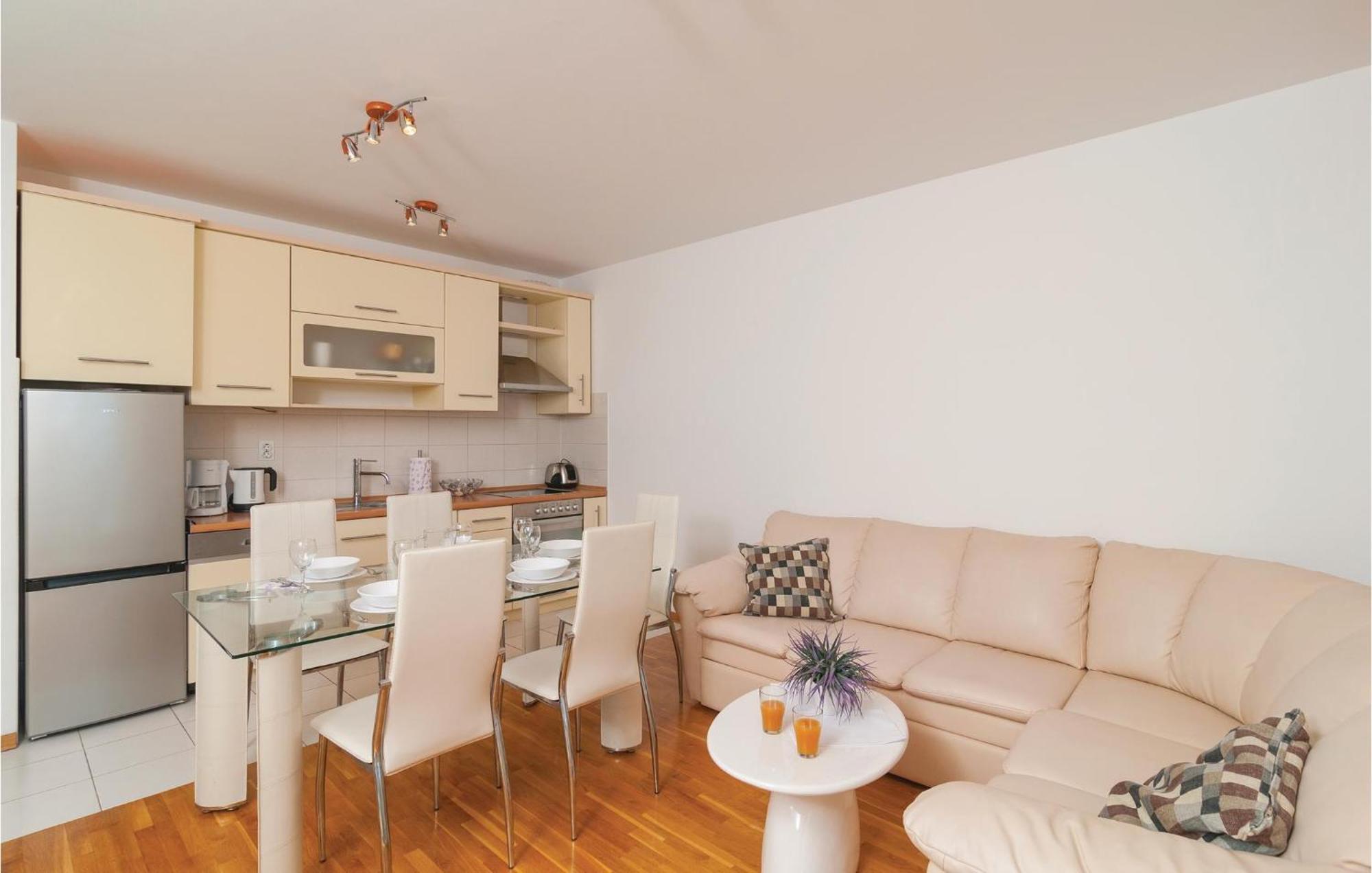 Nice Apartment In Omis With House Sea View Dış mekan fotoğraf