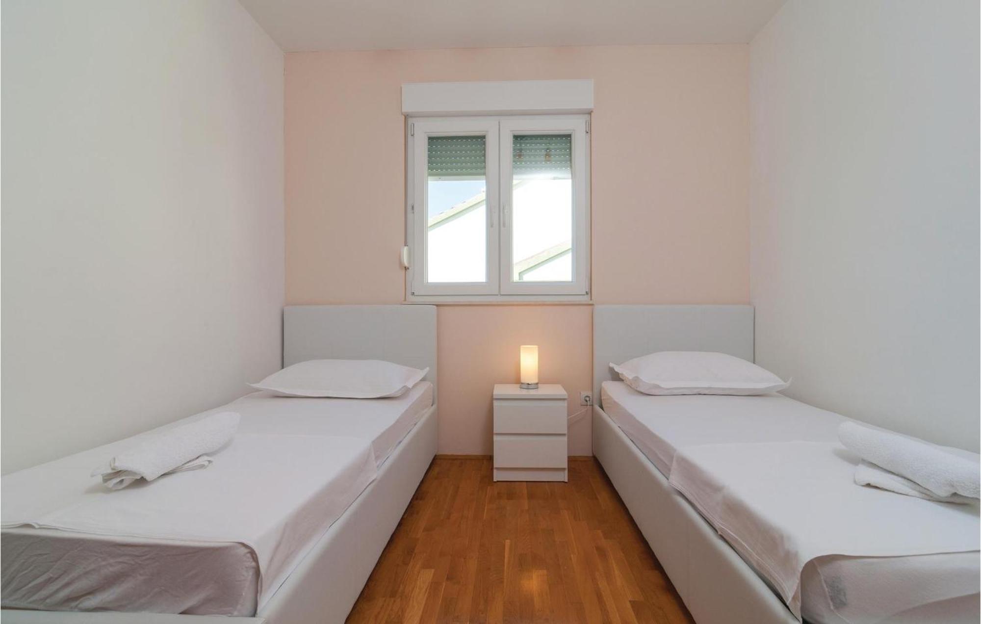 Nice Apartment In Omis With House Sea View Dış mekan fotoğraf